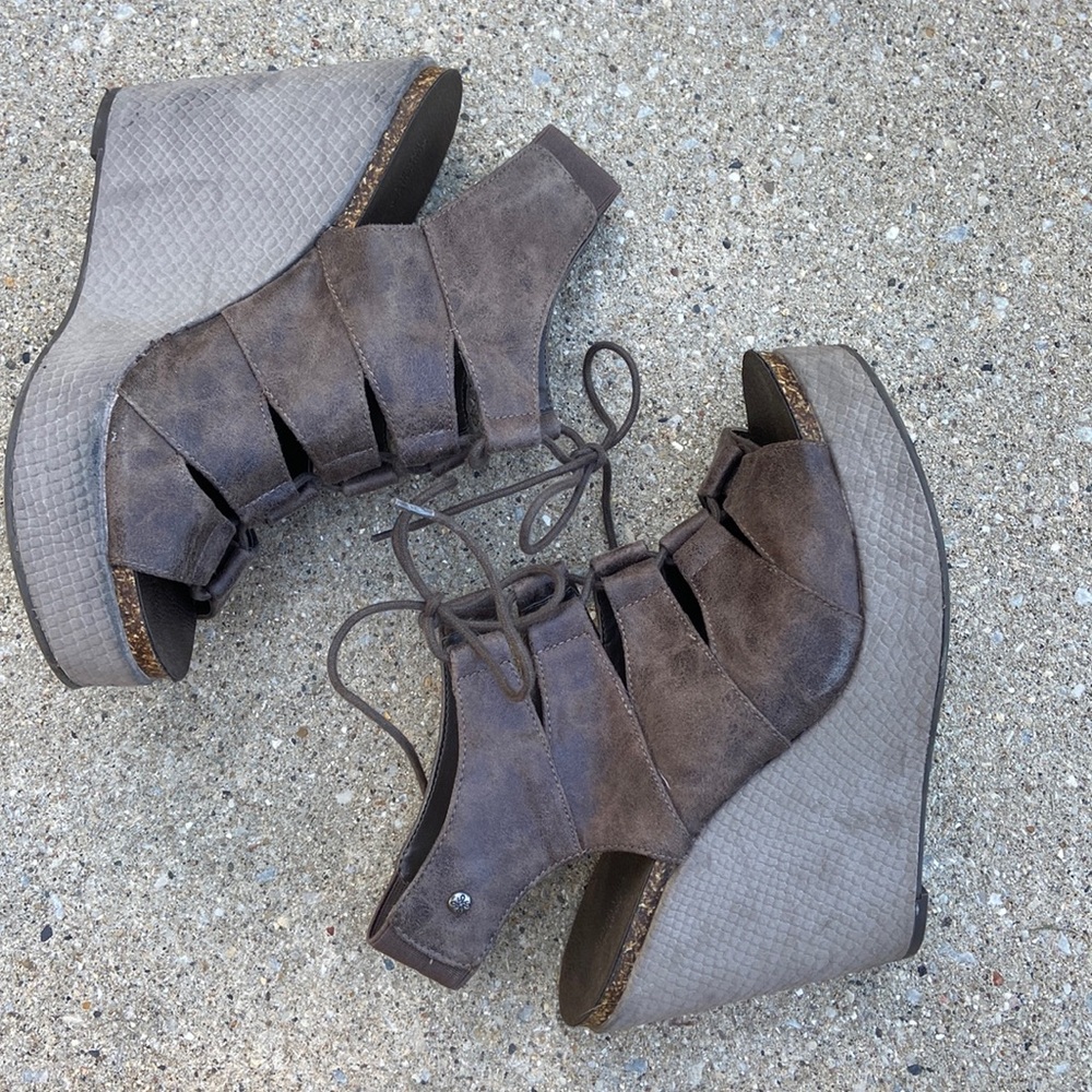 Grey Simply Vera Wedge Heels Size 8